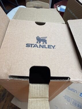 Stanley: THE FLIP STRAW QUENCHER 40oz